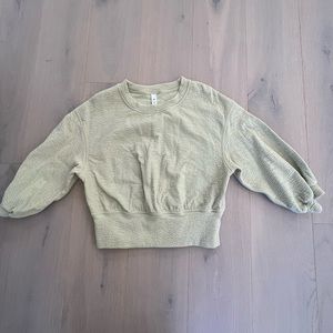 Lululemon Textured Crewneck Pullover. Size 4. Never worn.